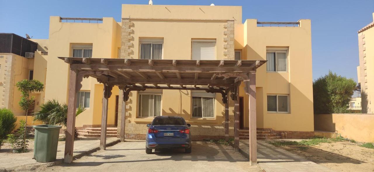 A Sea View Spacious Cheering 5 Bedroom Villa Ain Sokhna "Ain Bay" فيلا كاملة للإيجار قرية العين باي Ain Sukhna Ngoại thất bức ảnh