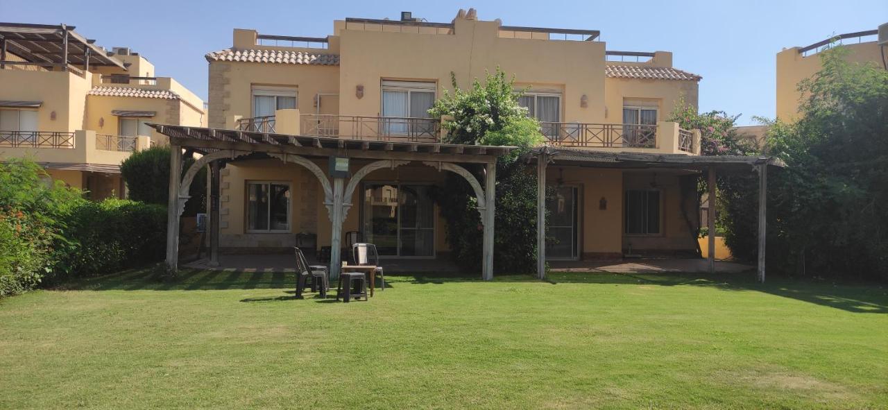 A Sea View Spacious Cheering 5 Bedroom Villa Ain Sokhna "Ain Bay" فيلا كاملة للإيجار قرية العين باي Ain Sukhna Ngoại thất bức ảnh