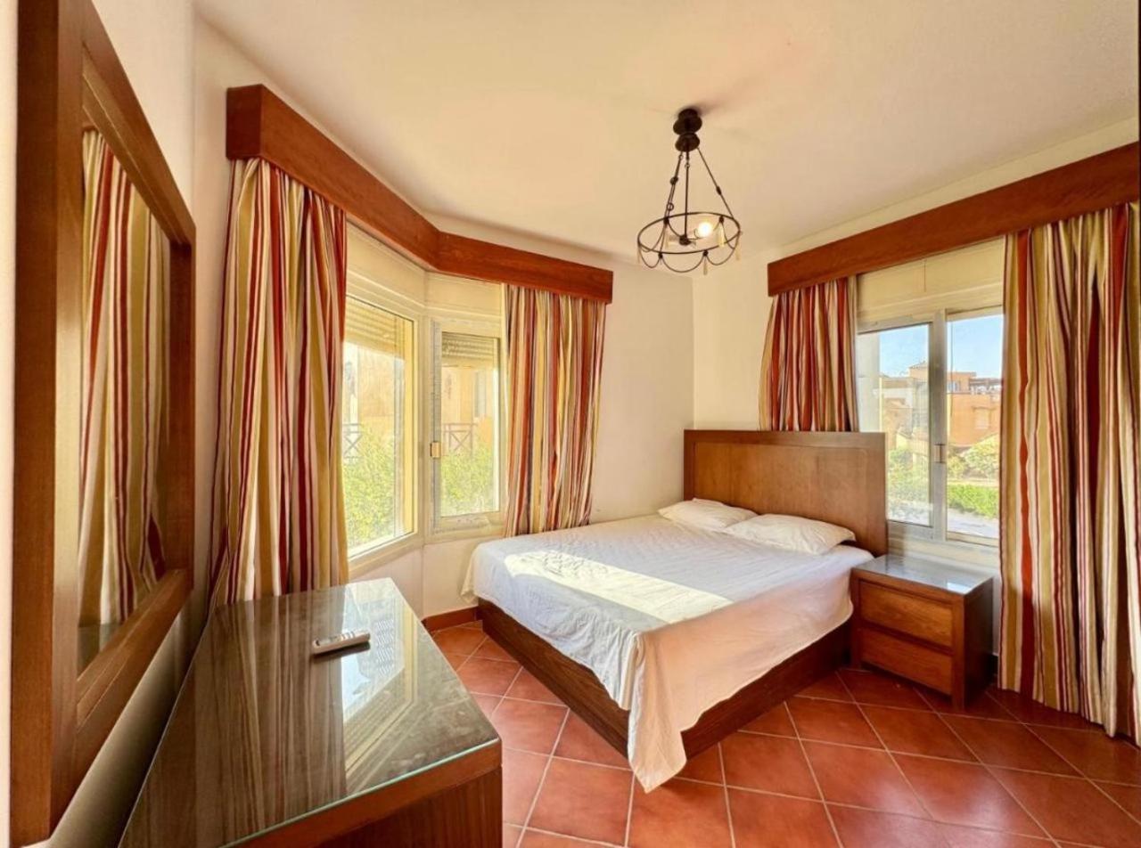A Sea View Spacious Cheering 5 Bedroom Villa Ain Sokhna "Ain Bay" فيلا كاملة للإيجار قرية العين باي Ain Sukhna Ngoại thất bức ảnh