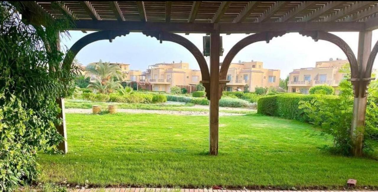 A Sea View Spacious Cheering 5 Bedroom Villa Ain Sokhna "Ain Bay" فيلا كاملة للإيجار قرية العين باي Ain Sukhna Ngoại thất bức ảnh
